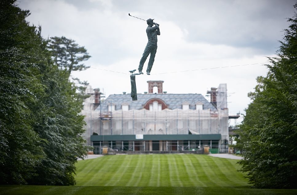 Golfer by Jerzy Kędziora at Old Westbury Gardens