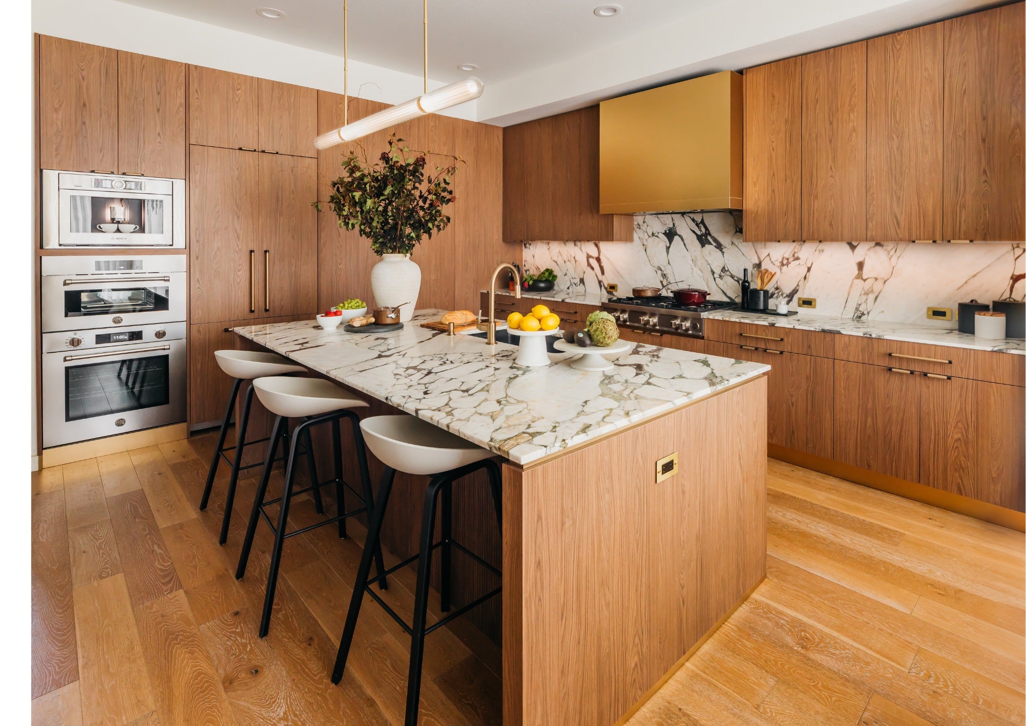 Tailored interior cabinetry by Kabeenet